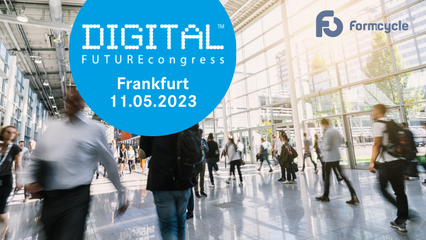 Blick in einen Messeeingang mit Menschen und darüber das Logo vom DigitalFutureCongress (DFC)